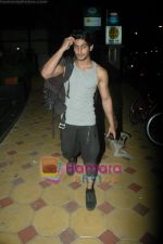 Pratiek babbar snapped getting out of Golds Gym in Bandra, Mumbai on 8th April 2011 (8).JPG